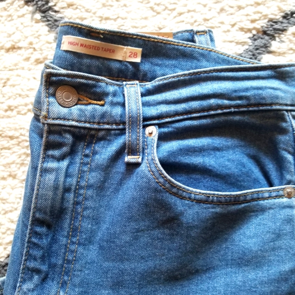 LEVI'S HIGH WAISTED TAPER JEANS